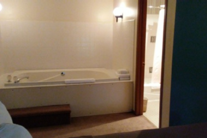 Hot Tub 216 of 348