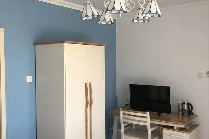Room 12 of 19