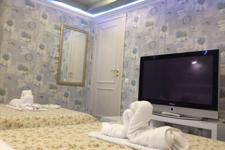 Room 15 of 28