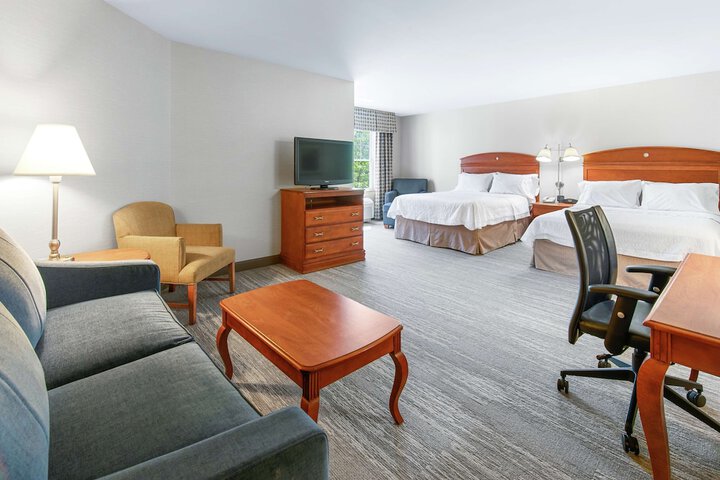 2 Queen Beds (1 of 12)