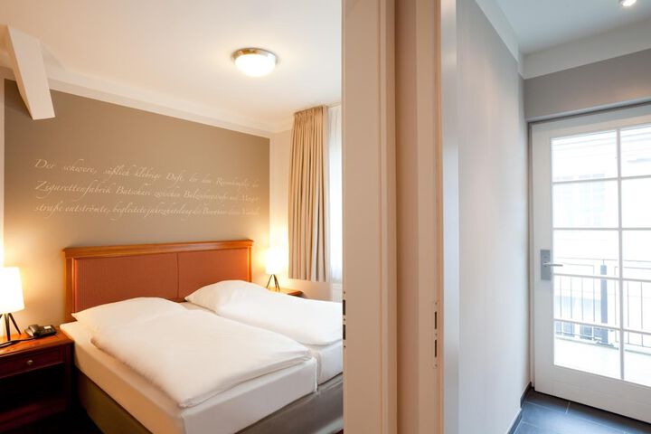 Room 13 of 79