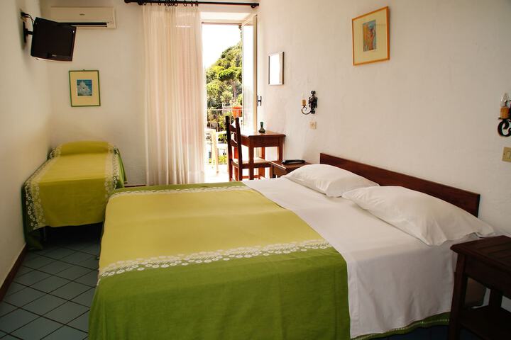 Room 8 of 39