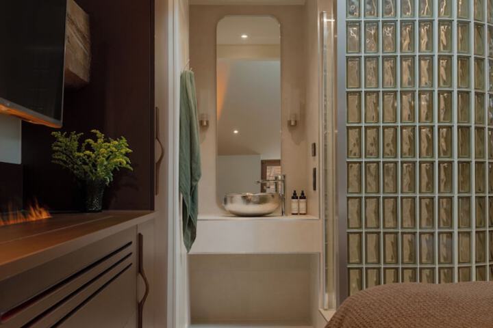 Room 43 of 73