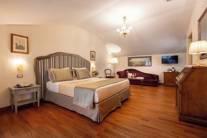 Room 32 of 128