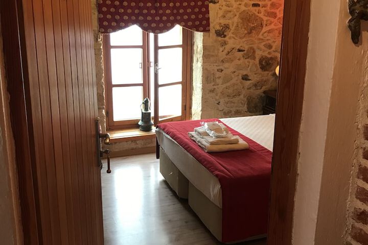Room 27 of 90
