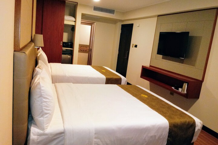 Room 4 of 23