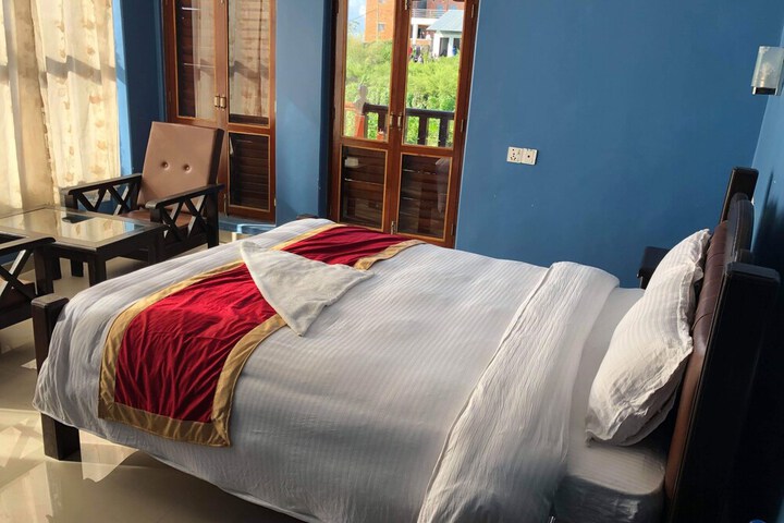 Room 13 of 28