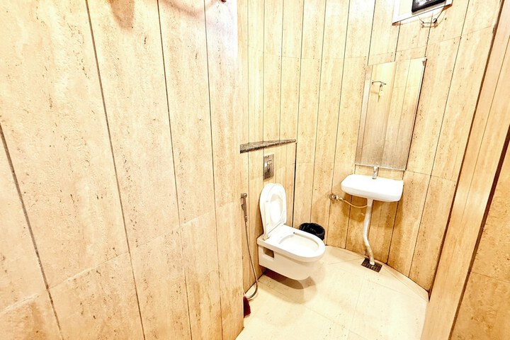 Room 19 of 25