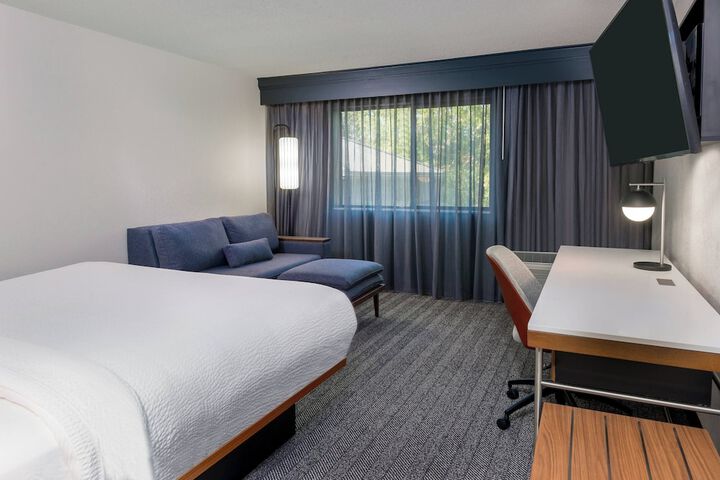 Room 6 of 39