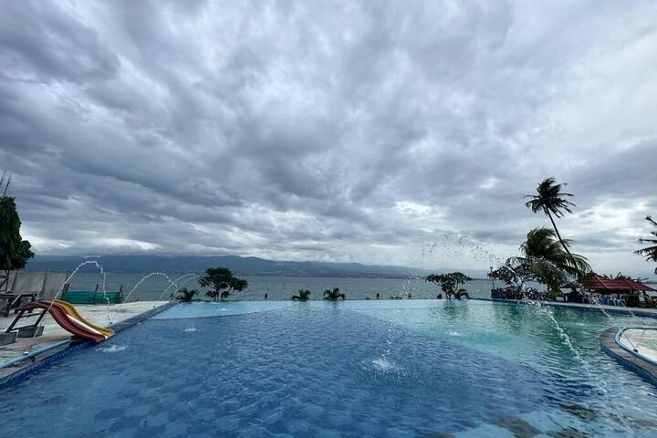 Pool Hotel