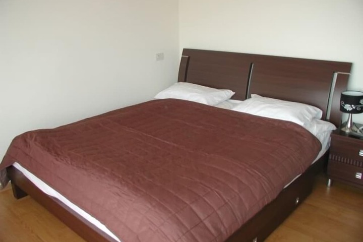 Room 6 of 83