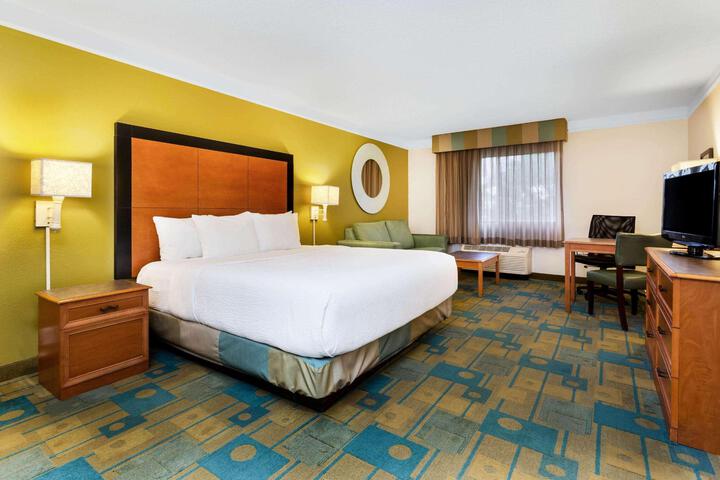 2 Double Beds (8 of 13)