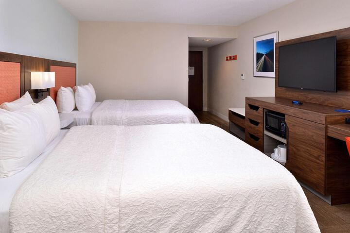 2 Double Beds (3 of 9)
