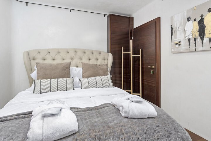 Room 3 of 16