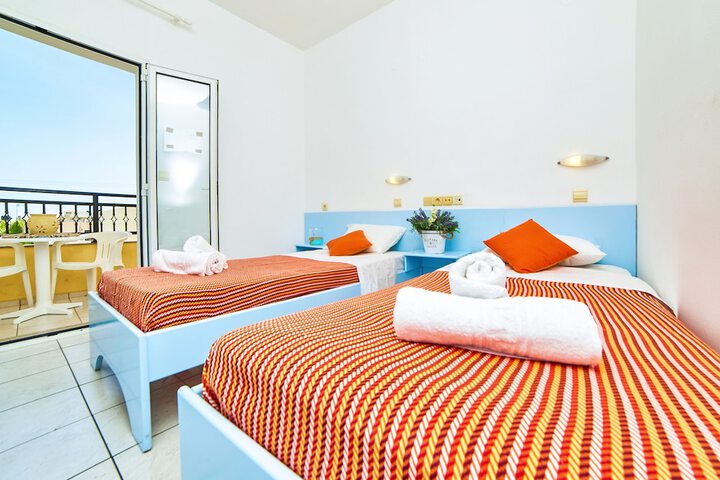 Room 3 of 27