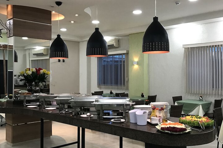 Dining 43 of 52