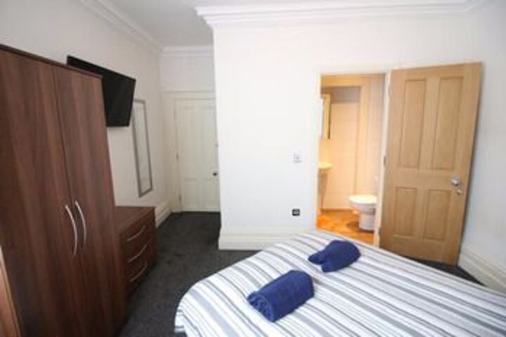 Room 10 of 28