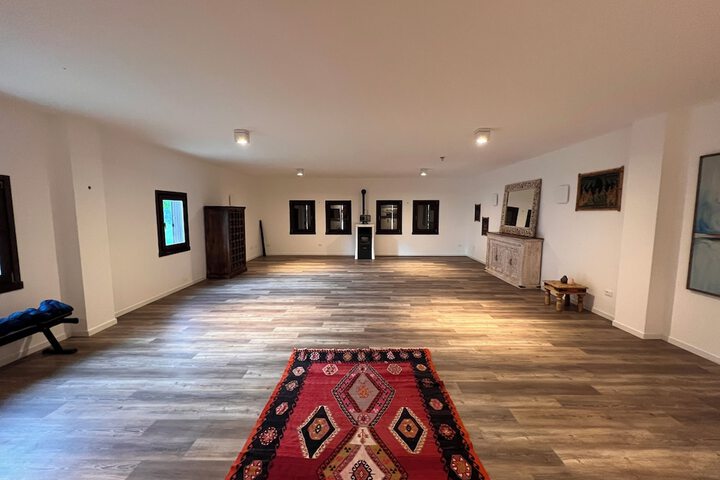 Business Center 9 of 16