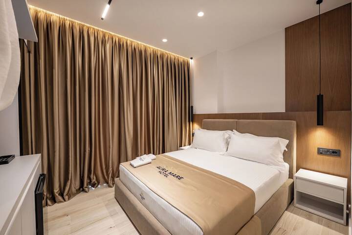 Room 43 of 244