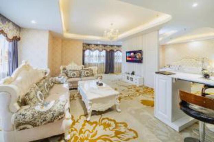Room 7 of 9