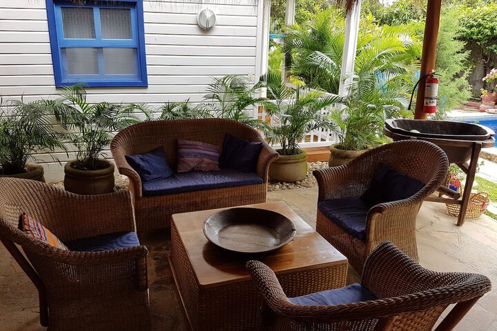 Lounge 33 of 46