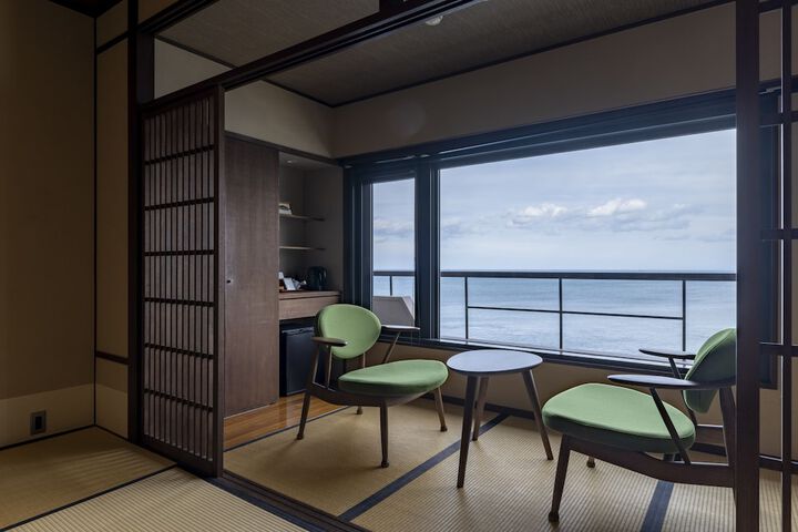 Room 9 of 80