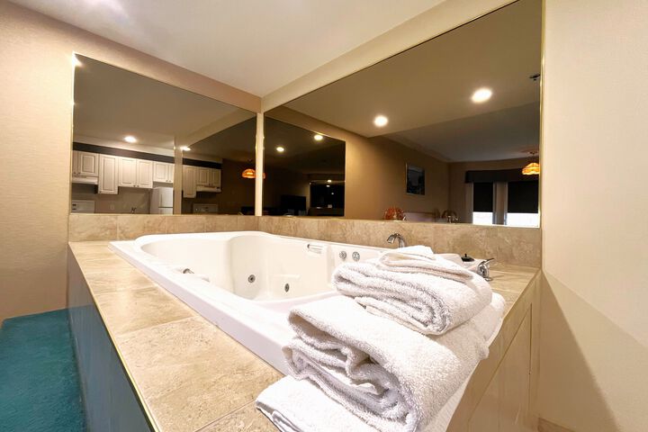 Hot Tub 11 of 17