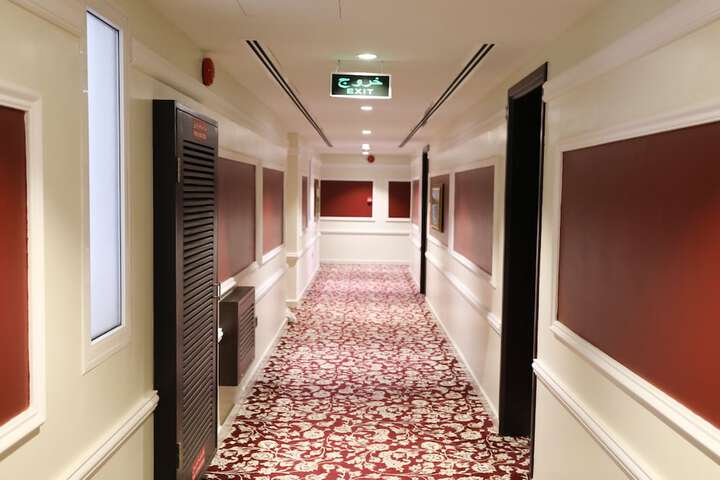Ballroom/Hall 35 of 36