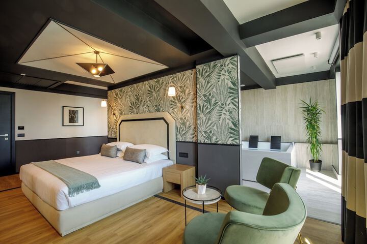Room 4 of 23