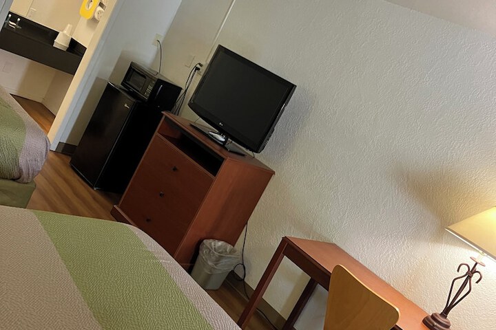 Room 10 of 20