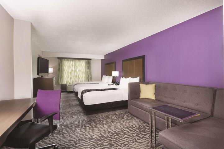 2 Queen Beds (14 of 15)