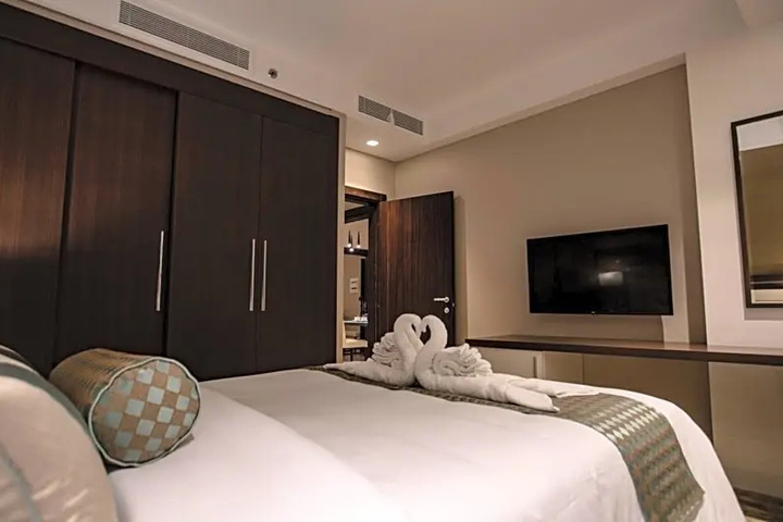 Room 6 of 17