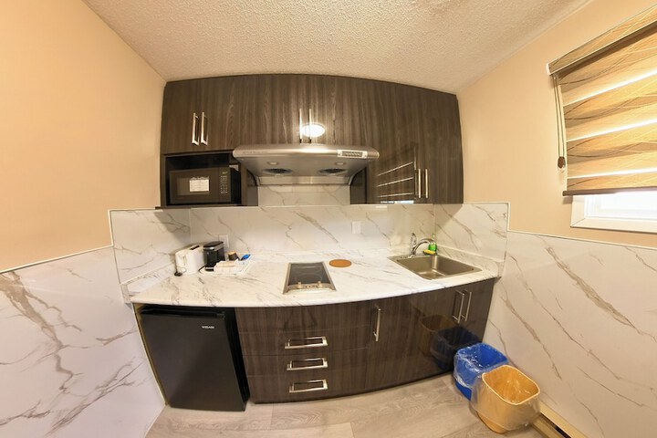 Room 17 of 39