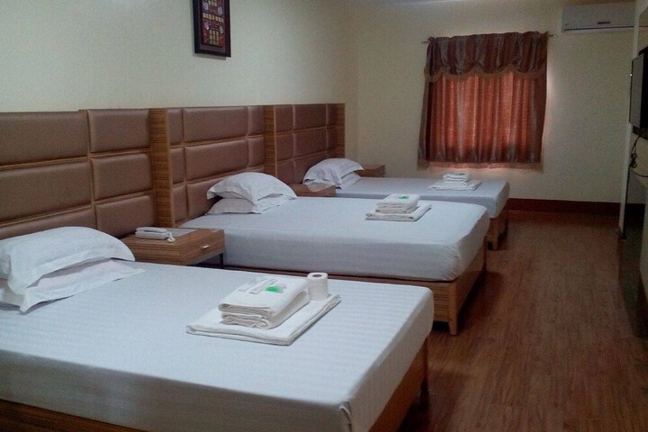 Room 8 of 18