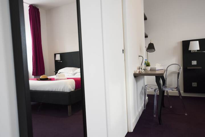 Room 10 of 31