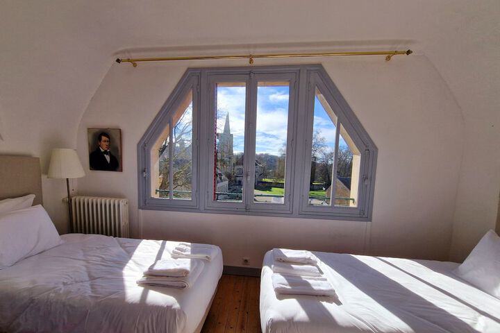 Room 10 of 68