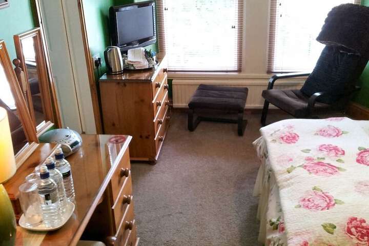 Room 6 of 14