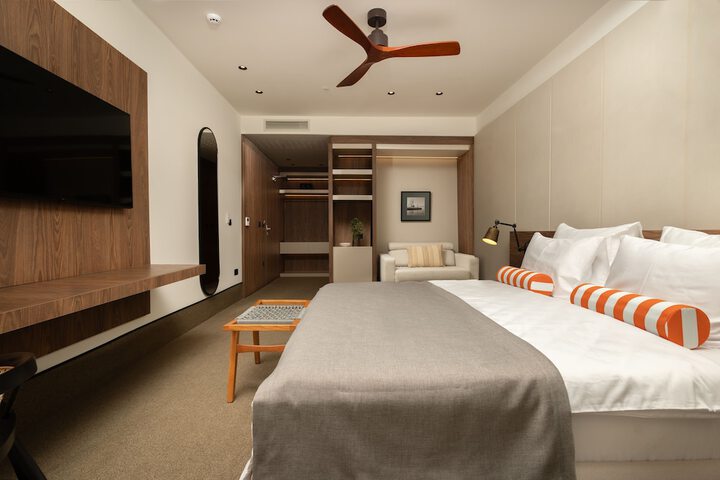 Room 5 of 38