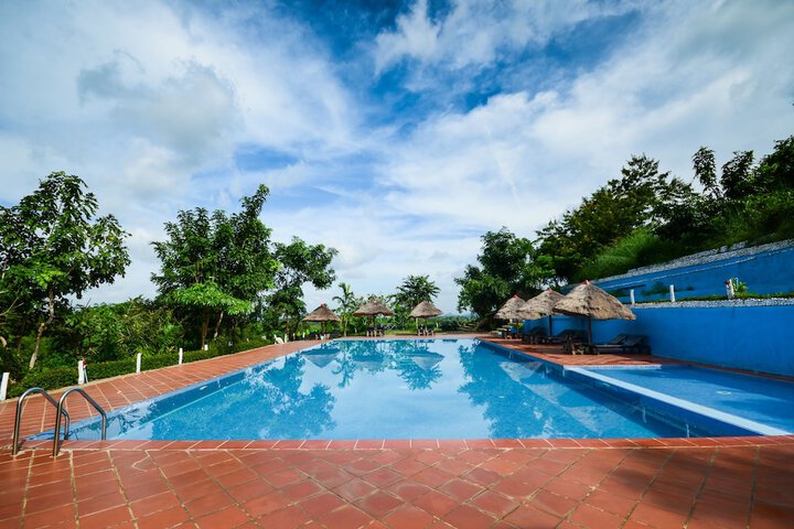 Pool 33 of 80