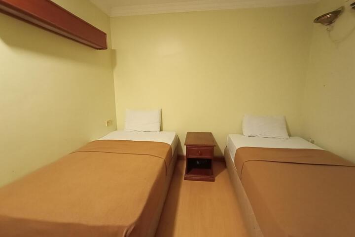 Room 7 of 40