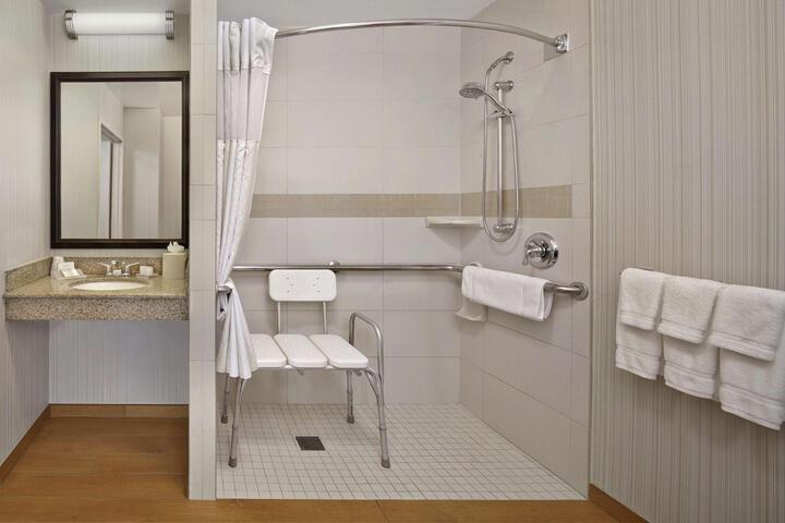 1 King Premium with in Room Drinks Snacks (11 of 17)
