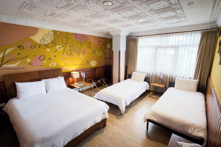 Room 10 of 30