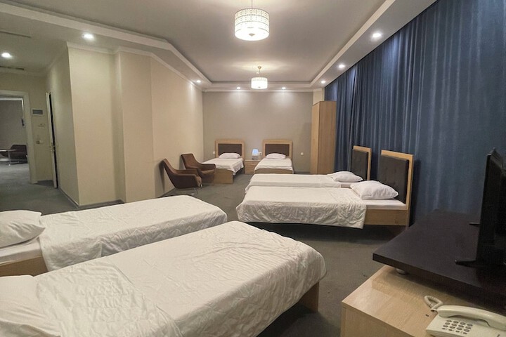 Room 4 of 18