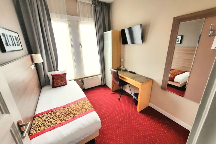 Room 8 of 45
