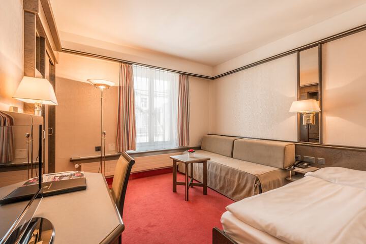 Room 48 of 146