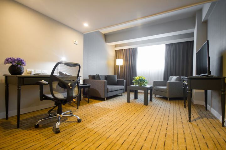 Room 2 of 137