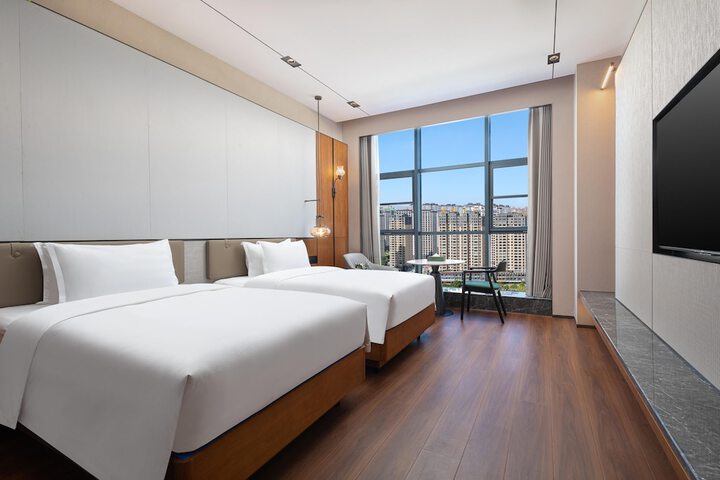 Room 7 of 18