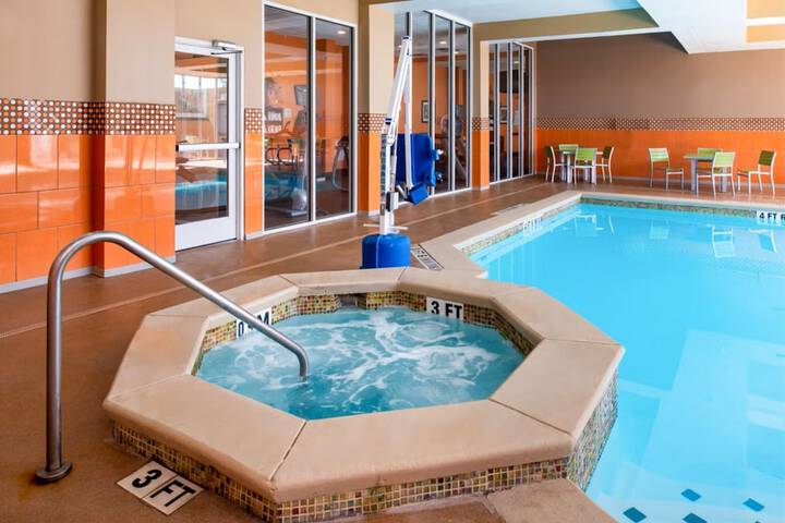 Pool Hotel