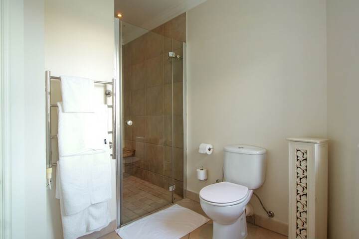Room 15 of 36
