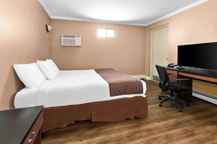 1 King Bed (12 of 14)